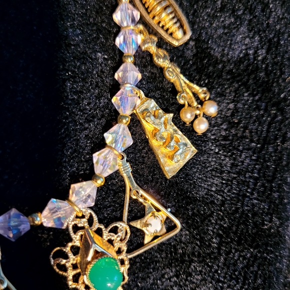 Gold side closure Charm Necklace  with Pink crystals - Picture 3 of 4